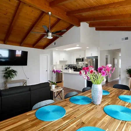 3 Bed 2 Bath Big Back Yard Centrally Located In Sd